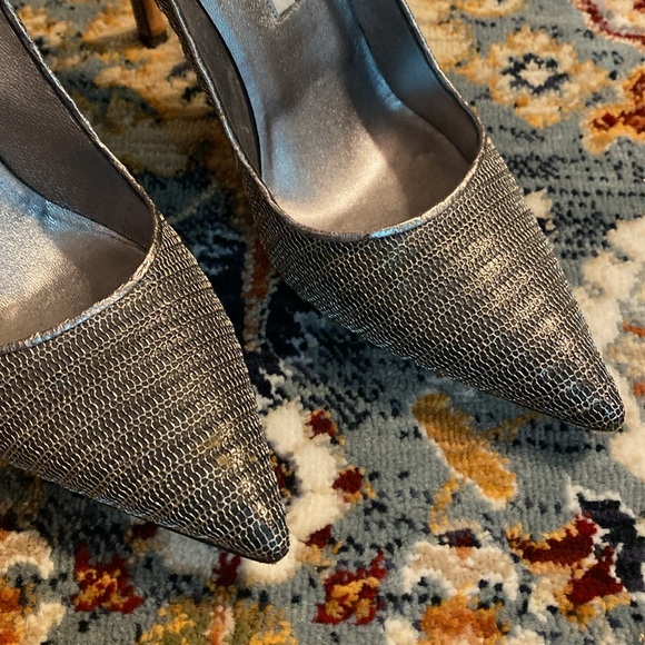 Manolo Blahnik Chain Pumps - Picture 4 of 10